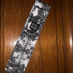 BLACK AND WHITE JOLYN CLOTHING HEADBAND